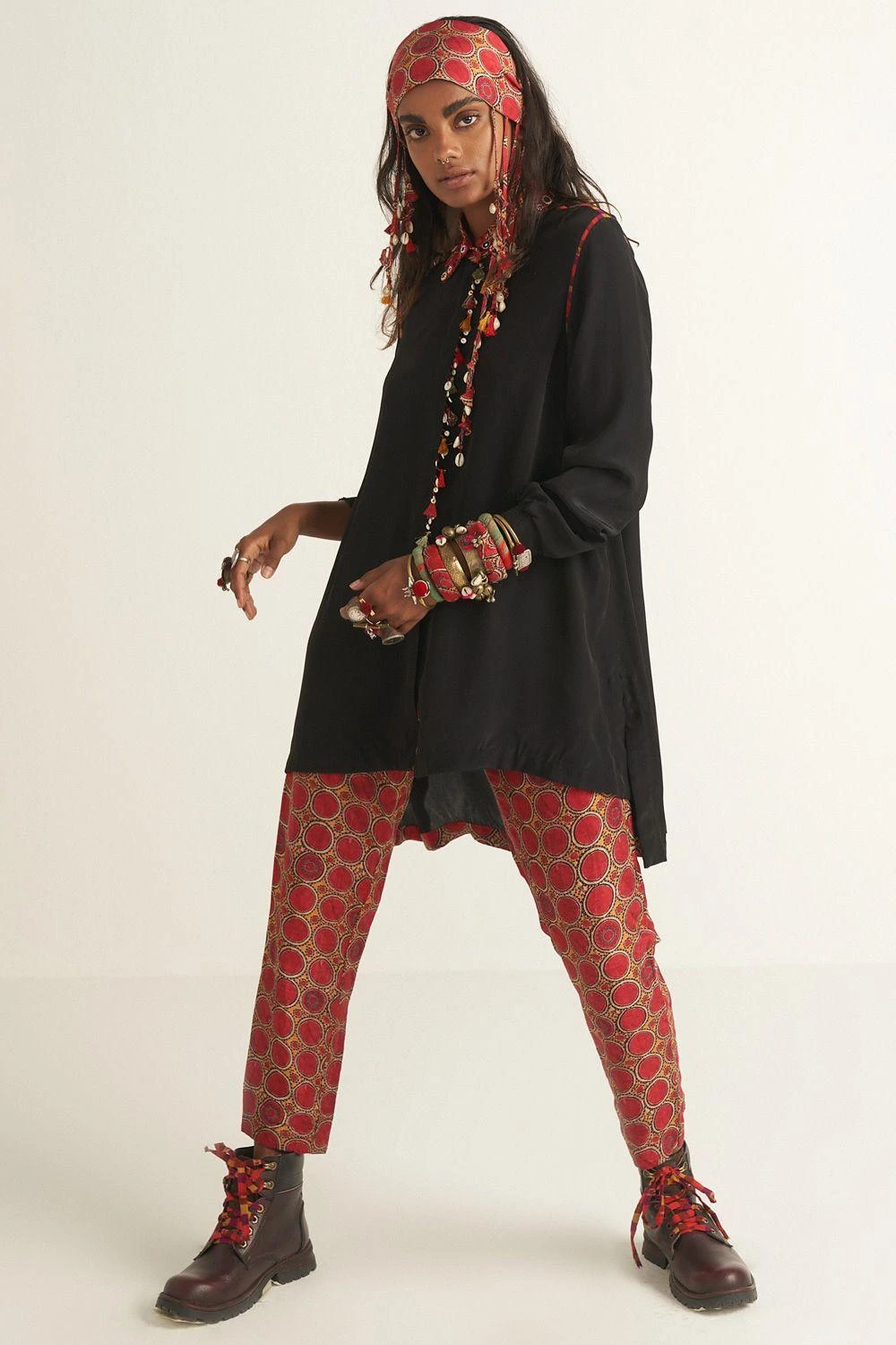 Aseem Kapoor Black Trapeeze Shirt With Embroidery Details 4 Aseem Kapoor Black Trapeeze Shirt With Embroidery Details - Image 2