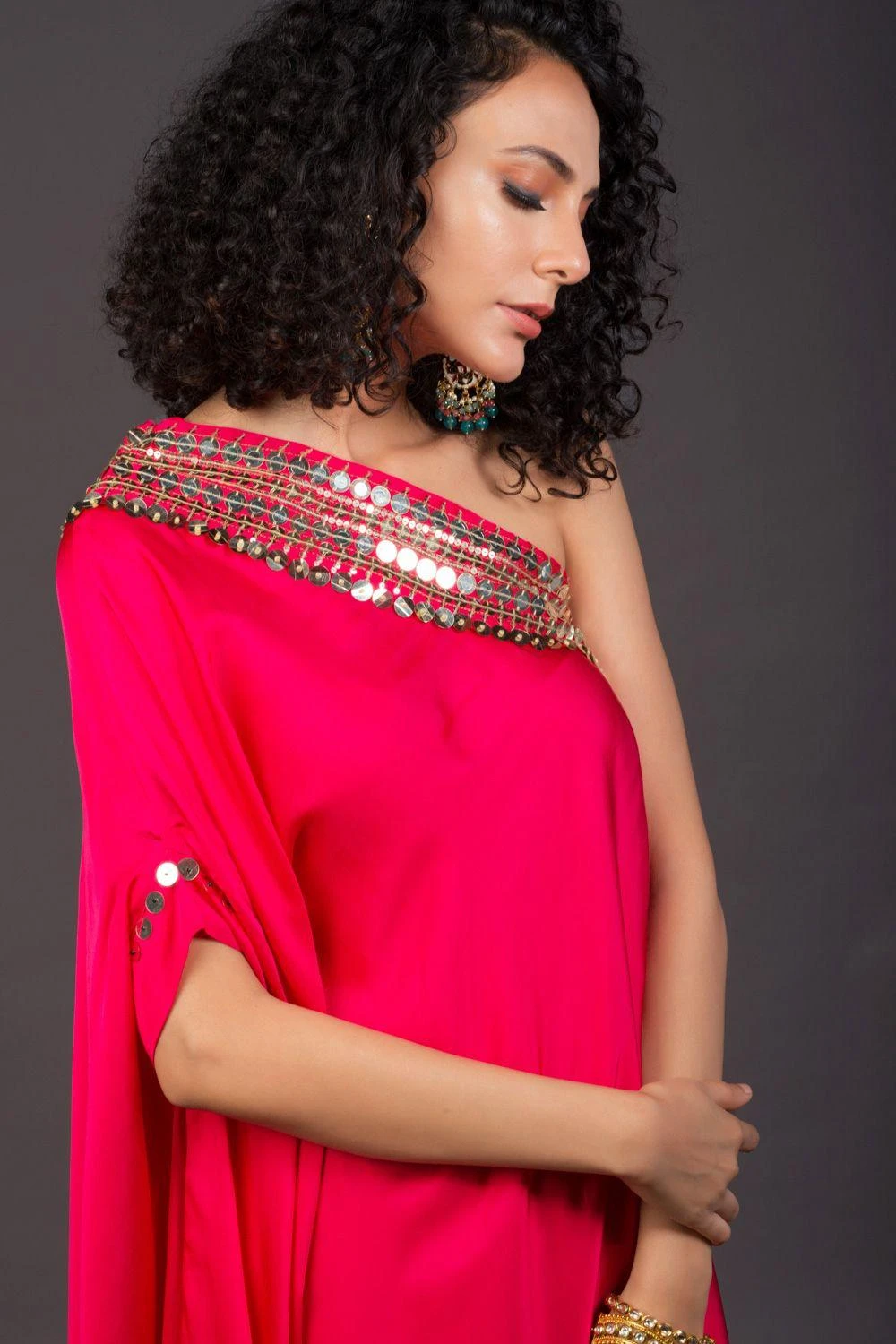 Prahnaaya Pink Off Shoulder Asymmetric Kurta Set 6 Prahnaaya Pink Off Shoulder Asymmetric Kurta Set - Image 4