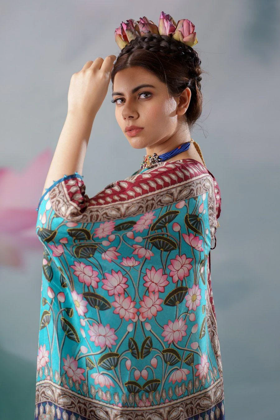 Rajdeep Ranawat Jade Majida V-neck Kaftan 8 Rajdeep Ranawat Jade Majida V-neck Kaftan - Image 6