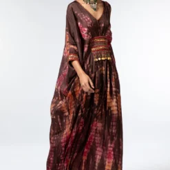 CAPISVIRLEO Brown Tie Dye Silk Kaftan 8 CAPISVIRLEO Brown Tie Dye Silk Kaftan -Deals Drapizia Store 208capis1 3