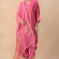Aikeyah Izna Kurta Set